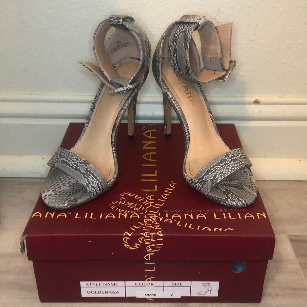 Grey snakeskin print high heels.